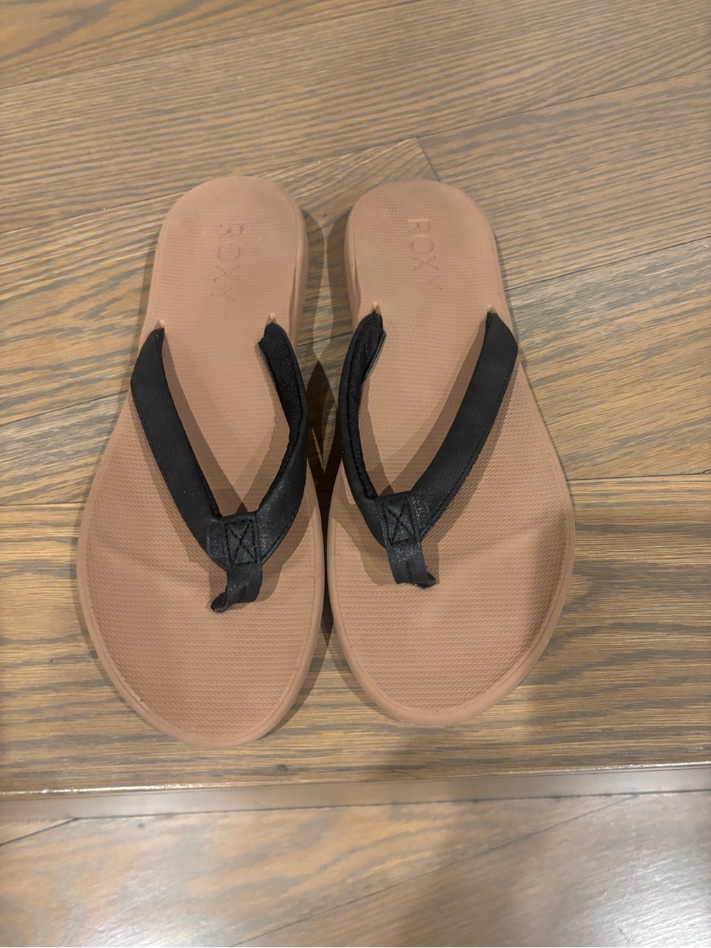 Roxy Women's Flip-Flops with Black Straps and tan sole.Size (unmarked) 9 or 9.5